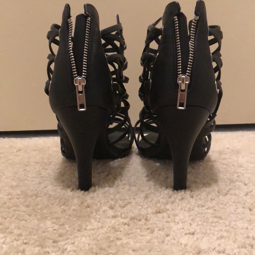 Black high heel strappy heels - Picture 3 of 3